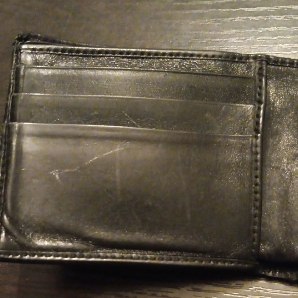 Gucci Vintage Black Leather
Unisex Wallet with Red and Green
Stitching (EUC) - Picture 7 of 14